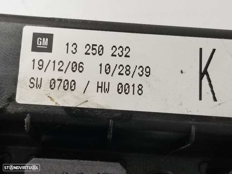 CAIXA RELÉS / FUSÍVEIS OPEL ASTRA H GTC 2007 -13250232 - 4