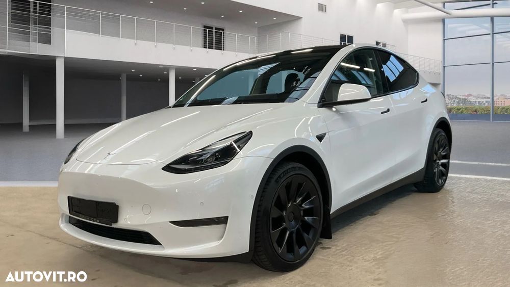 Tesla Model Y Long Range Dual Motor AWD - 3