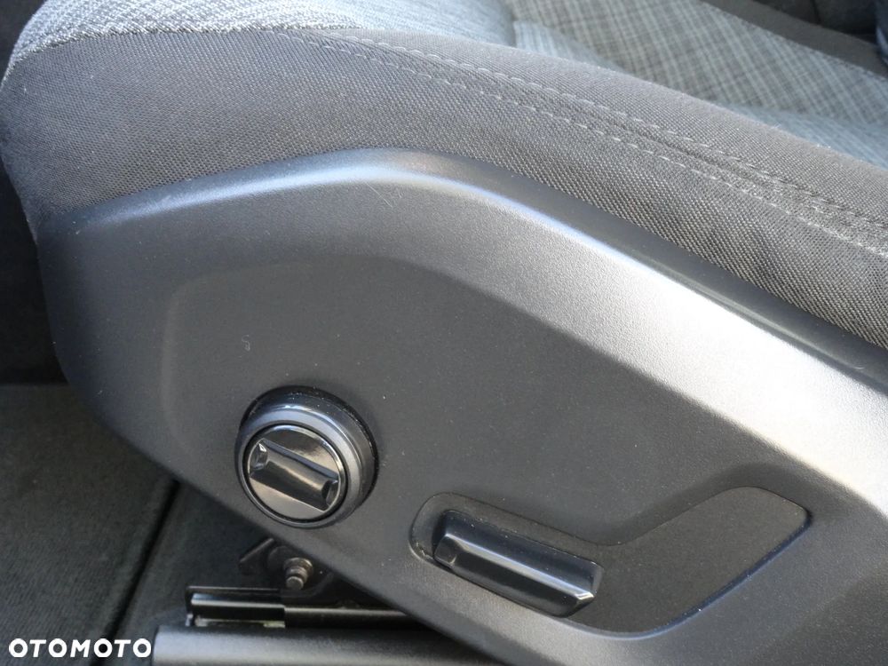 Volvo XC 60 B4 D AWD Geartronic Momentum Pro - 24