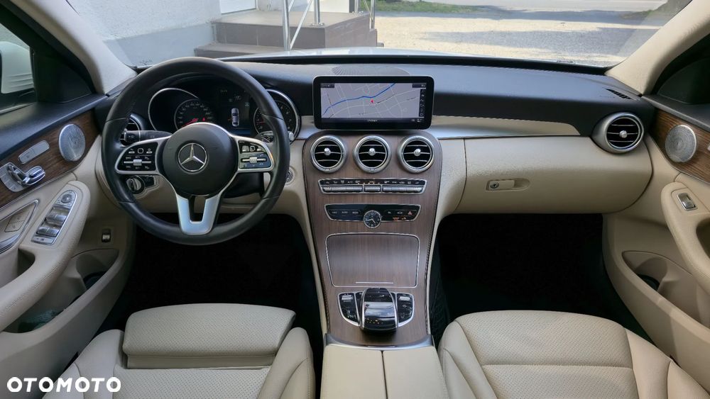 Mercedes-Benz Klasa C 300 4Matic 9G-TRONIC AMG Line - 19