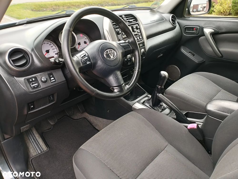 Toyota RAV4 2.0 VVT-i 4x4 - 13