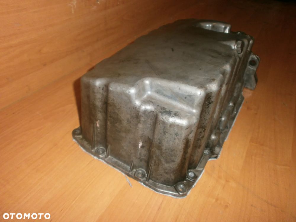 Miska oleju 2.0Tdi CFC CAA CHH transpotrer t5 t6 03L103603H - 3