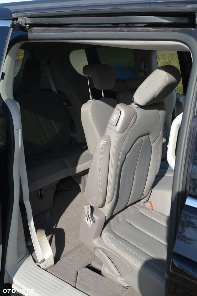 Chrysler Pacifica - 15
