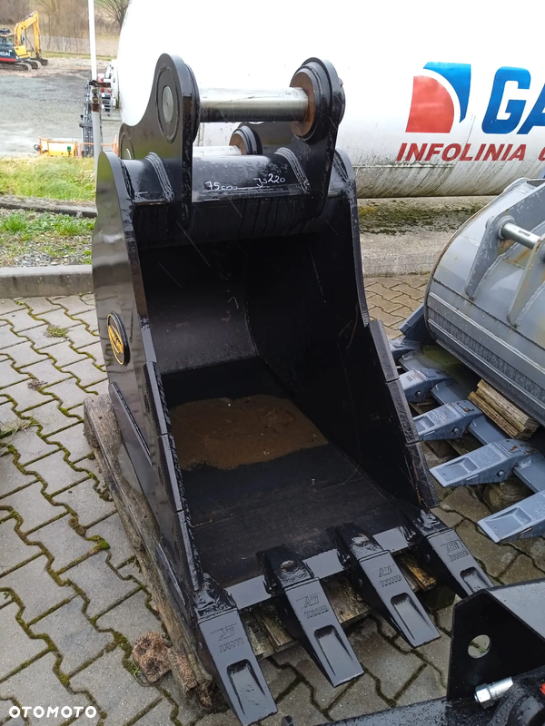 Łyżka Strickland JCB JS220 Hyundai Komatsu Volvo