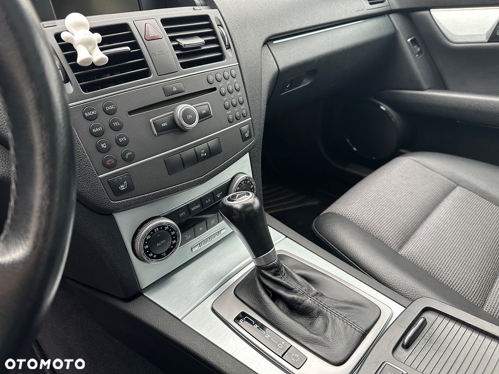 Mercedes-Benz Klasa C 180 T BlueEFFICIENCY 7G-TRONIC Avantgarde - 24