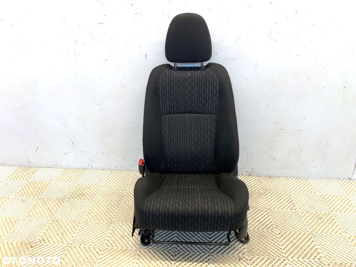 FOTEL LEWY PRZÓD - 297.00 PLN - TOYOTA YARIS (_P13_) 2010 - 2022 1.0 (KSP130_) 51 kW [69 KM] - 1