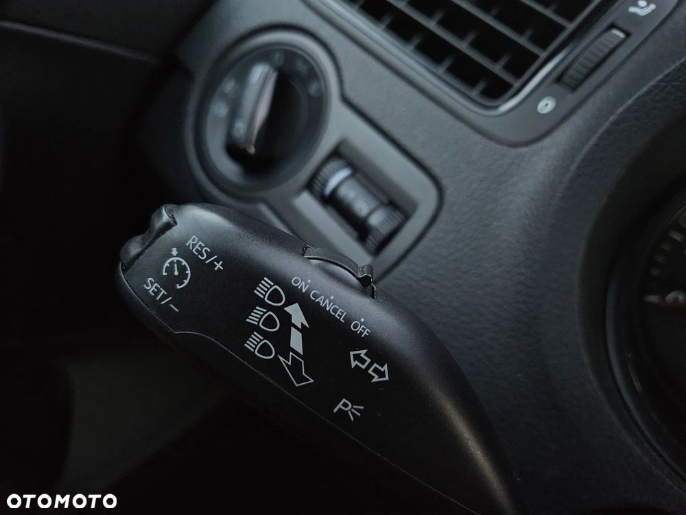 Volkswagen Polo 1.2 TSI MATCH - 28