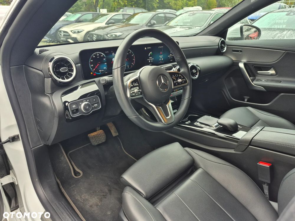 Mercedes-Benz CLA 180 7G-DCT - 15