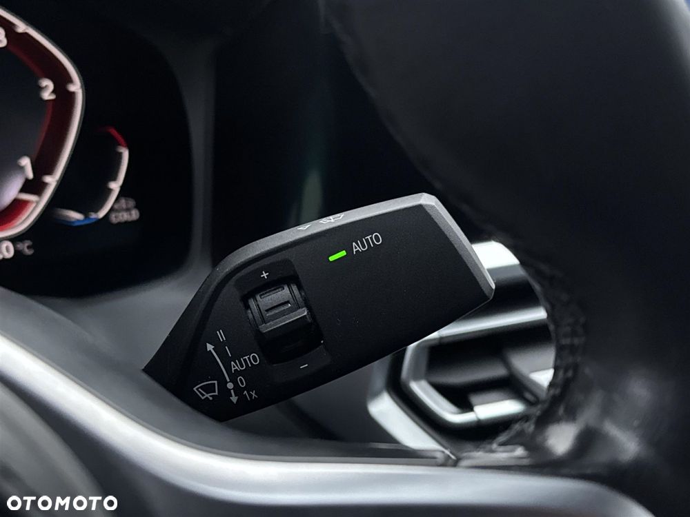 BMW Seria 3 318d - 11