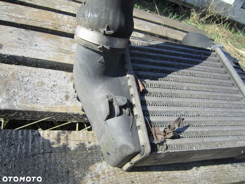 Intercooler chłodnica powietrza Audi 4F0145805AA - 3