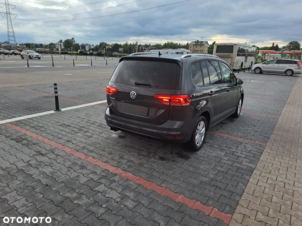 Volkswagen Touran 2.0 TDI BMT Comfortline DSG - 11