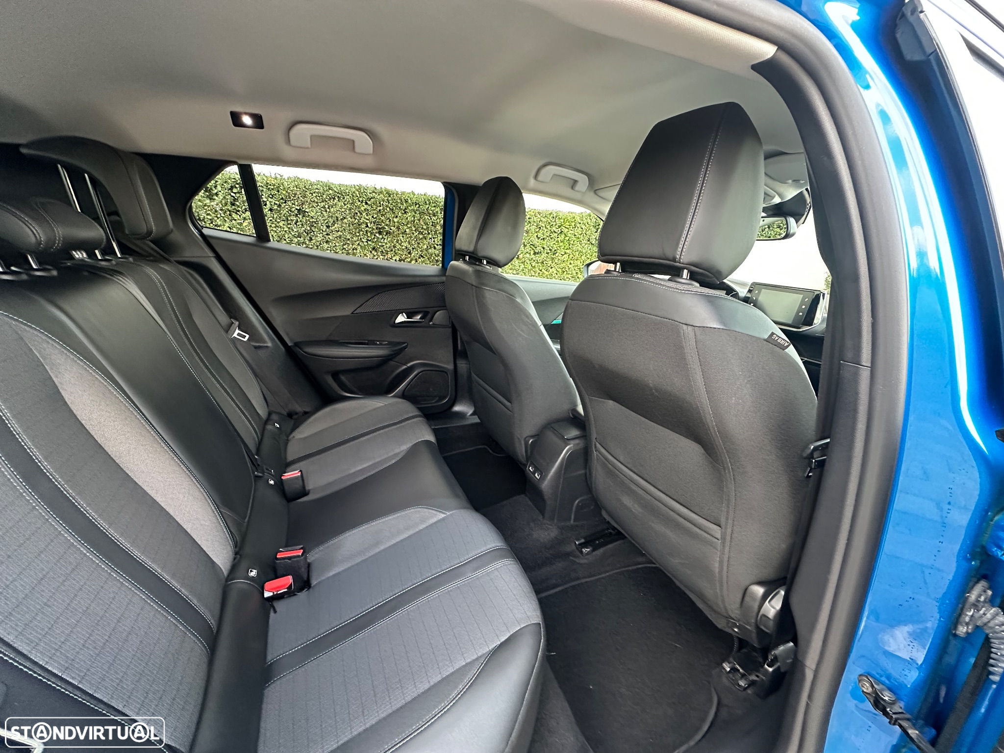 Peugeot 2008 1.2 PureTech Allure Pack - 21