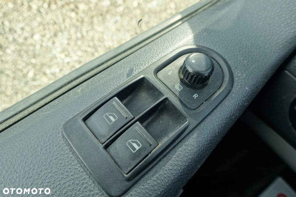 Volkswagen Caravelle - 25