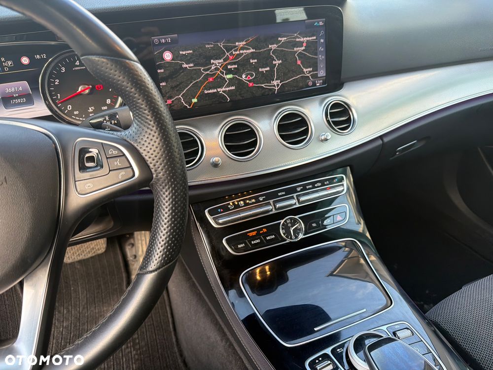 Mercedes-Benz Klasa E 250 9G-TRONIC Avantgarde - 27