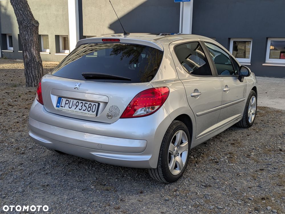 Peugeot 207 - 8