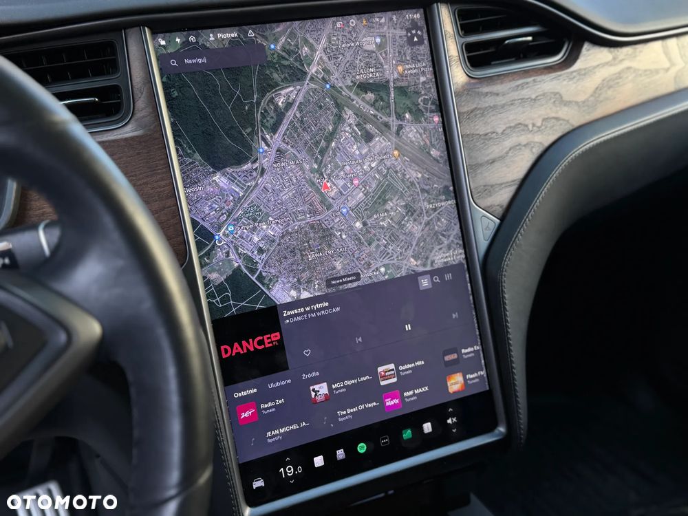 Tesla Model X - 15
