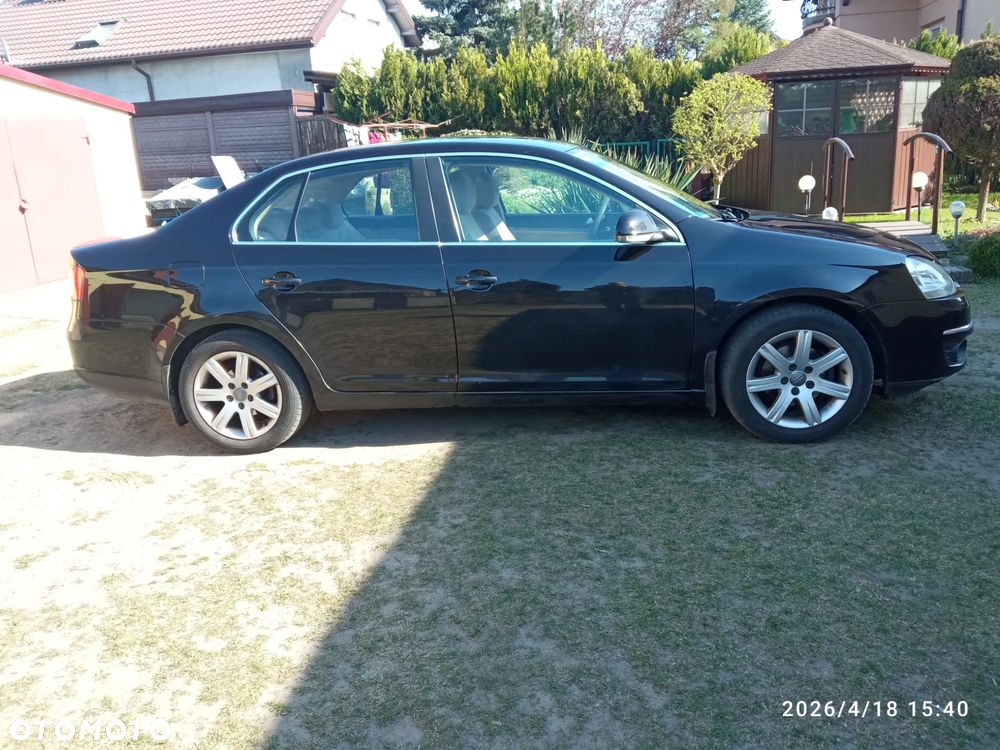 Volkswagen Jetta - 1