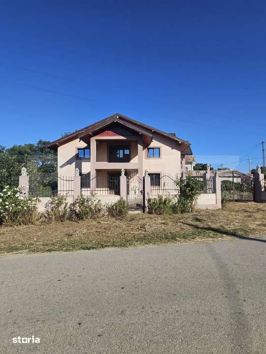 Casa la rosu, de vanzare, 250 mp, zona Slobozia Moara - Imagine principală: 3/19