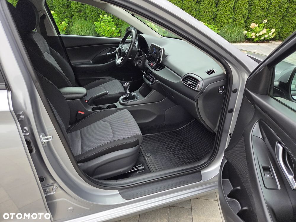 Hyundai i30 1.5 DPI Classic + - 7