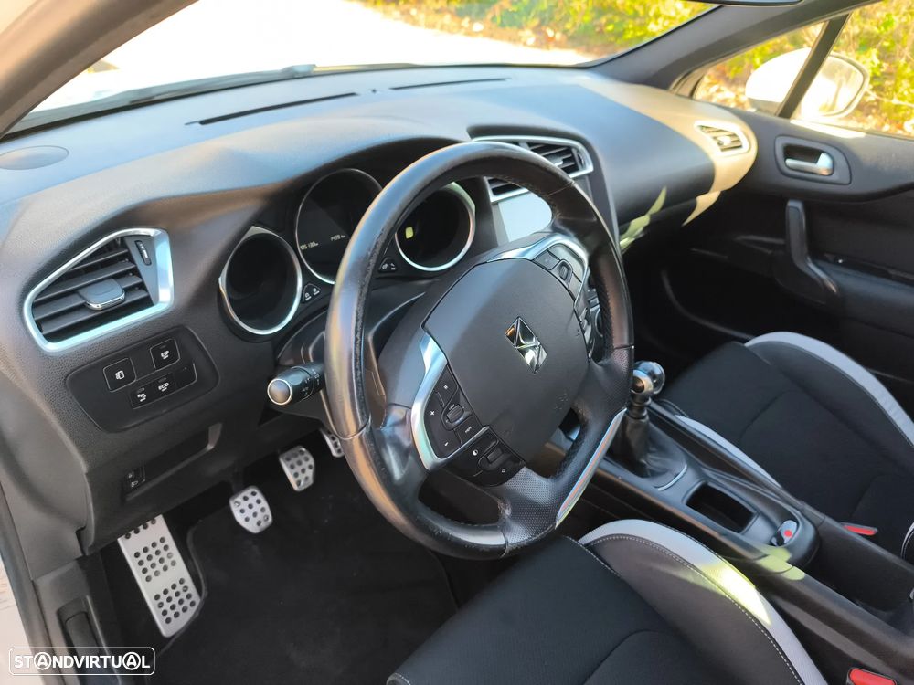 Citroën DS4 1.6 HDi So Chic - 18