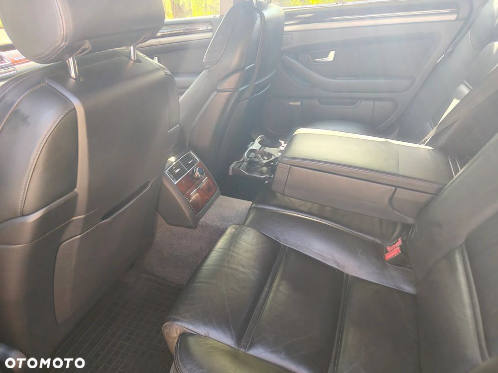 Audi A8 4.2 Quattro - 11