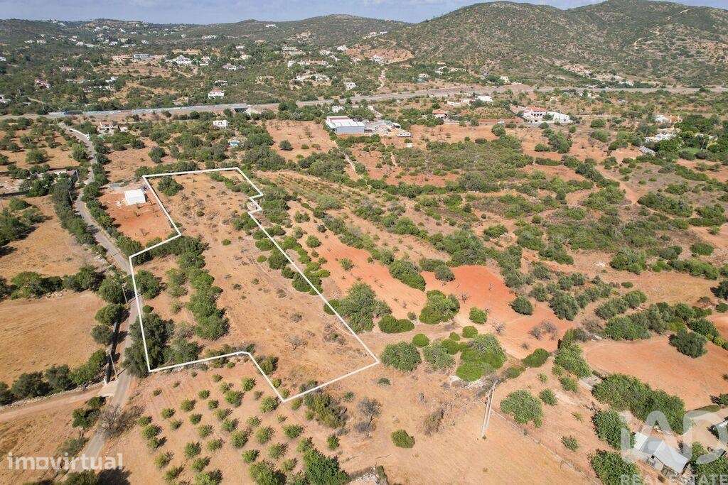 Terreno T3 em Santa Bárbara de Nexe de 214,00 m2