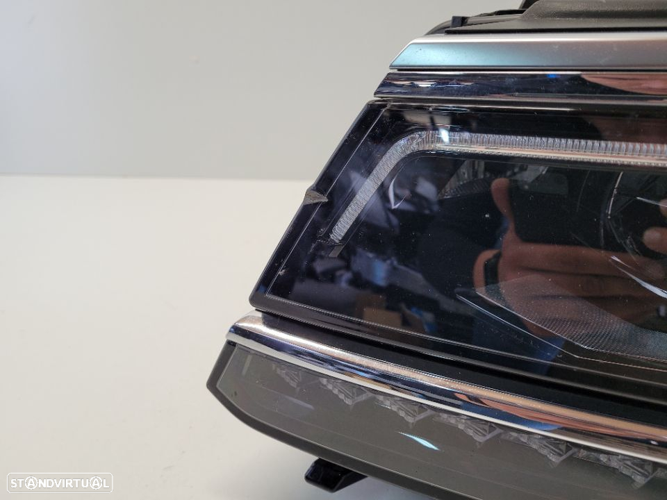 Farol esquerdo Volkswagen Transporter T6 LED 5NB941081D - 3