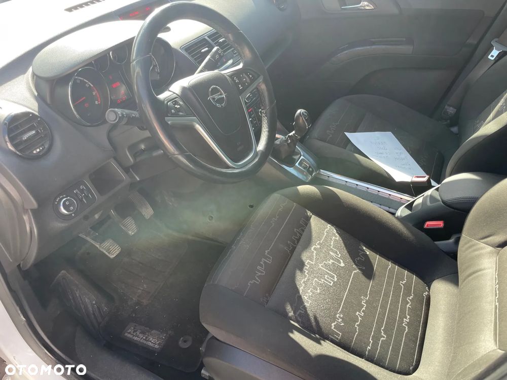 Opel Meriva - 11