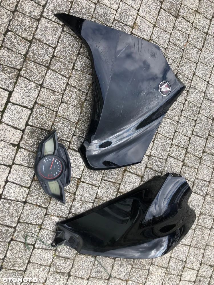 Honda VFR 800  bok osłona błotnik - 2