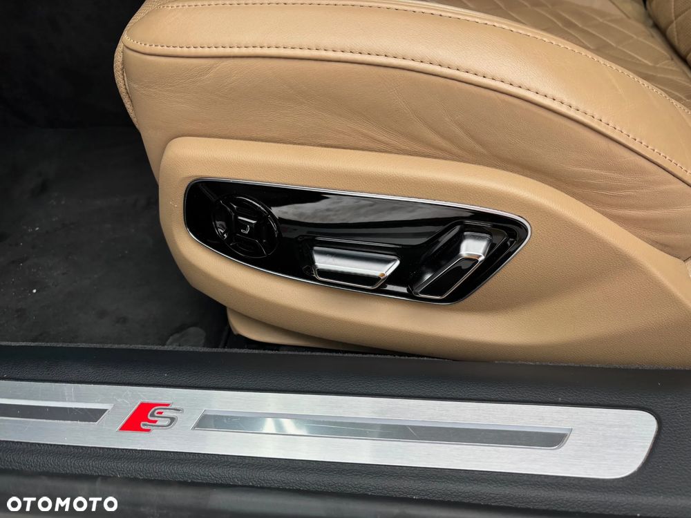 Audi S8 - 23