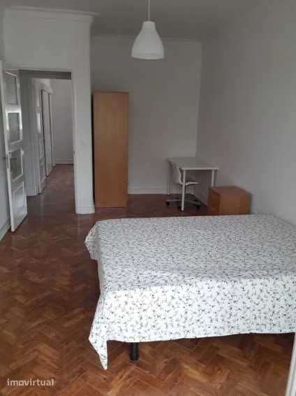 T2 perto Paiva Couceiro vende - Grande imagem: 3/6