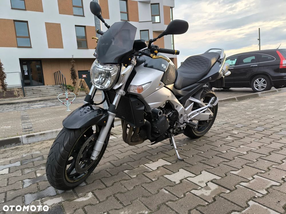 Suzuki GSR - 1