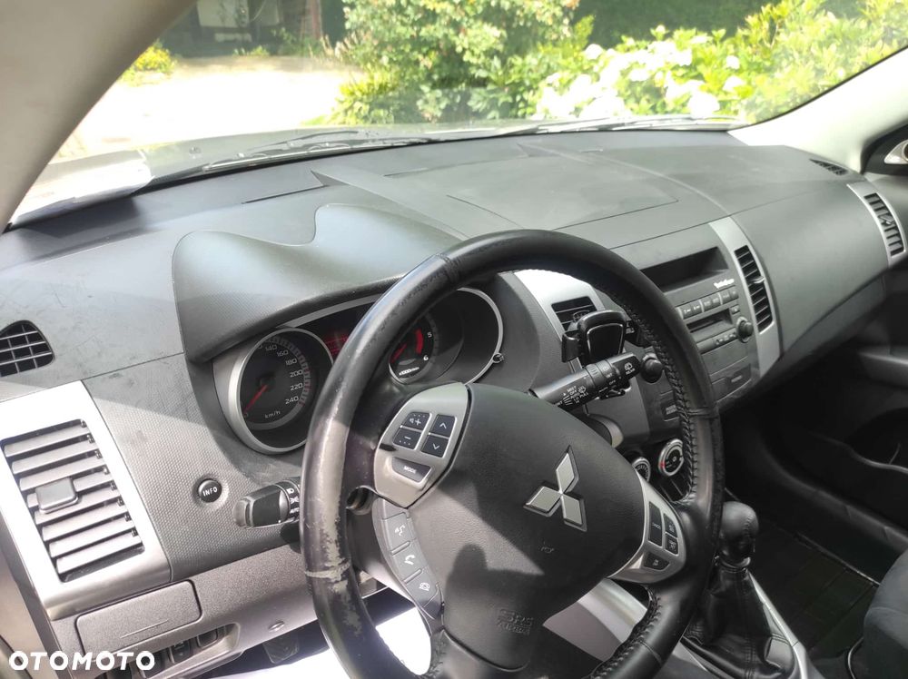 Mitsubishi Outlander 2.2 DID Intense + - 14