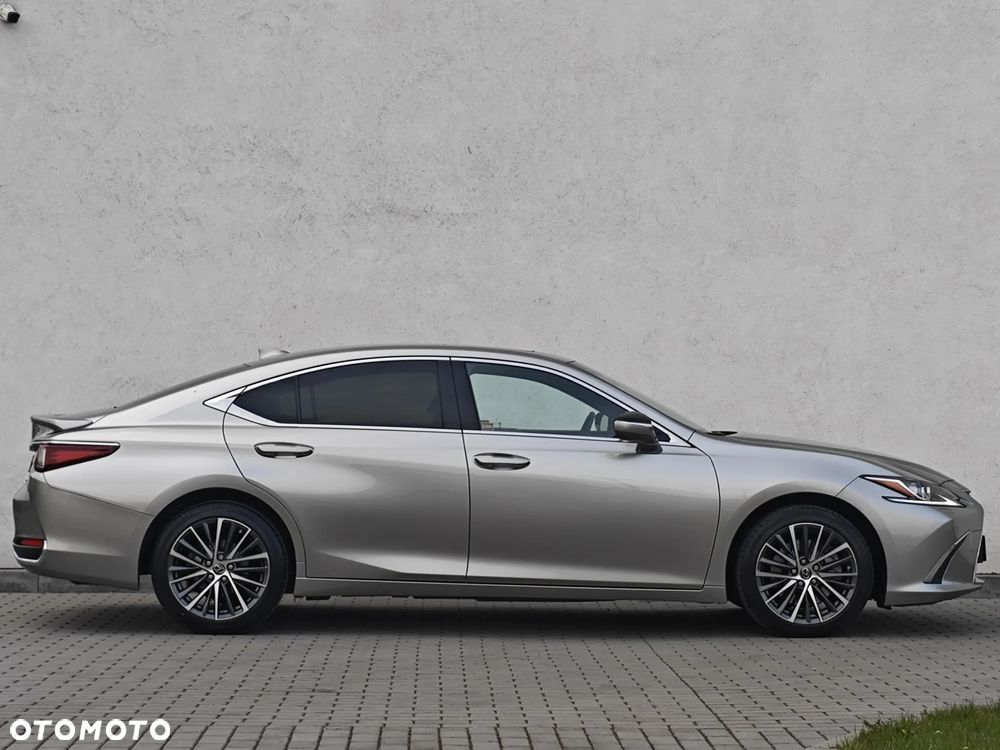 Lexus ES 300h Business Edition - 10