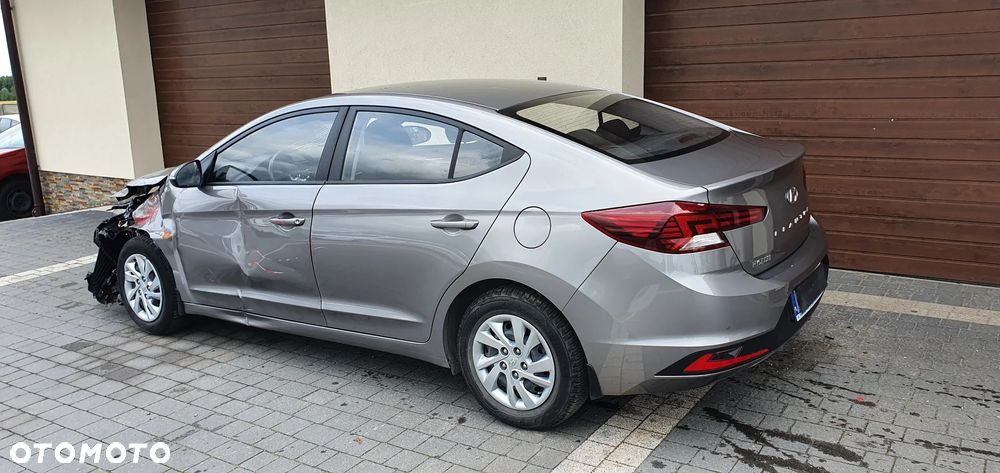 Hyundai Elantra - 9