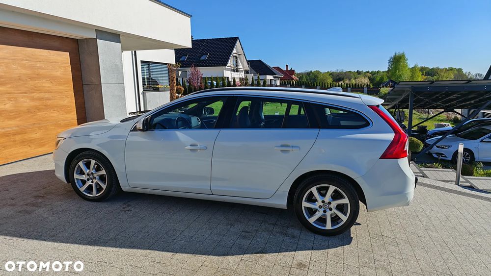 Volvo V60 D4 Geartronic Momentum - 16