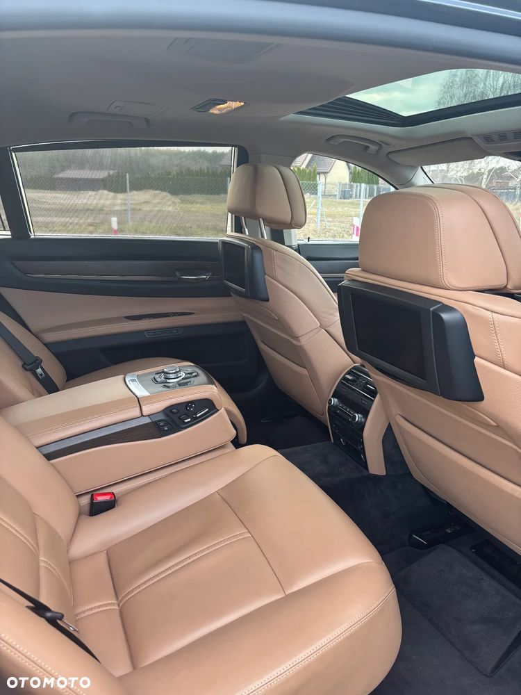 BMW Seria 7 - 22
