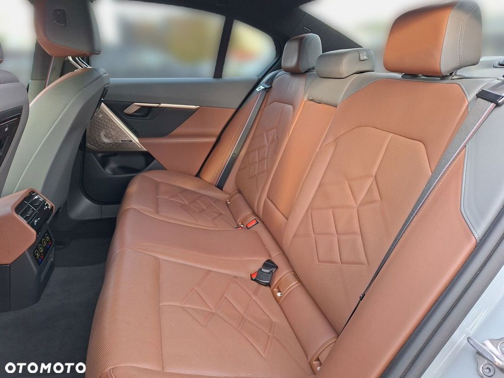 BMW Seria 5 520d xDrive mHEV M Sport - 16