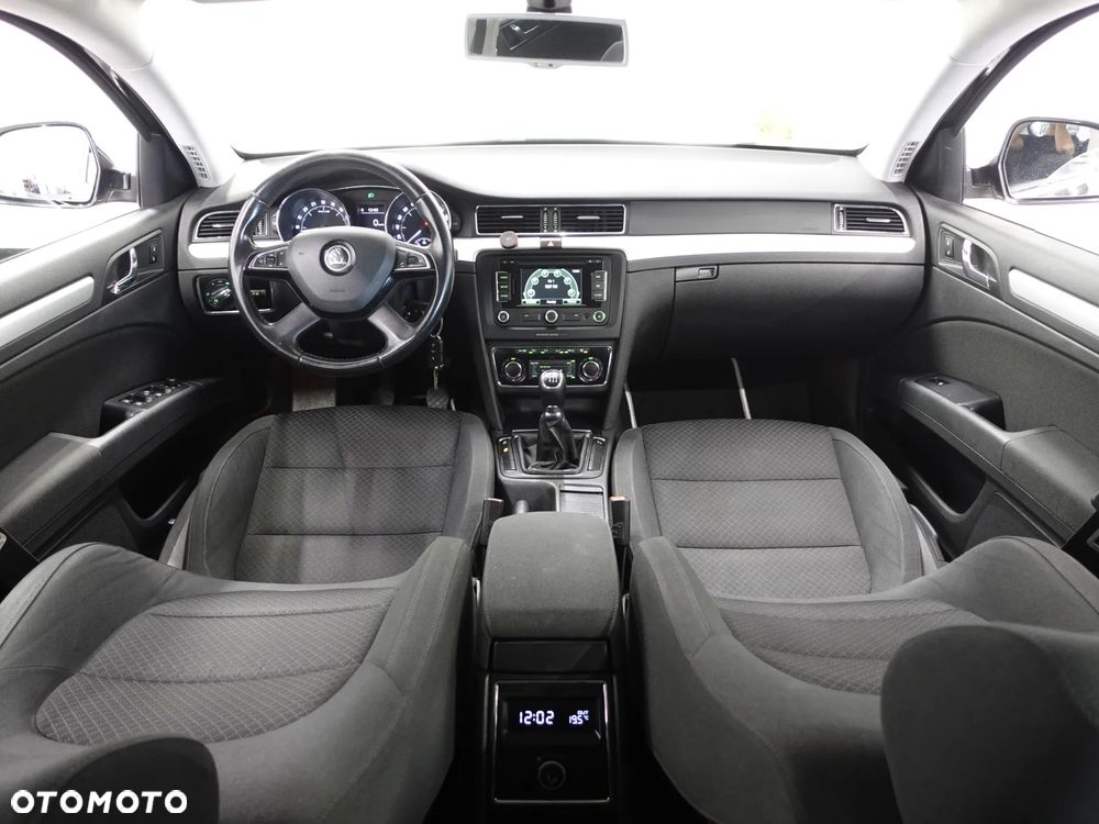 Skoda Superb 1.6 TDI Green tec Ambition - 28
