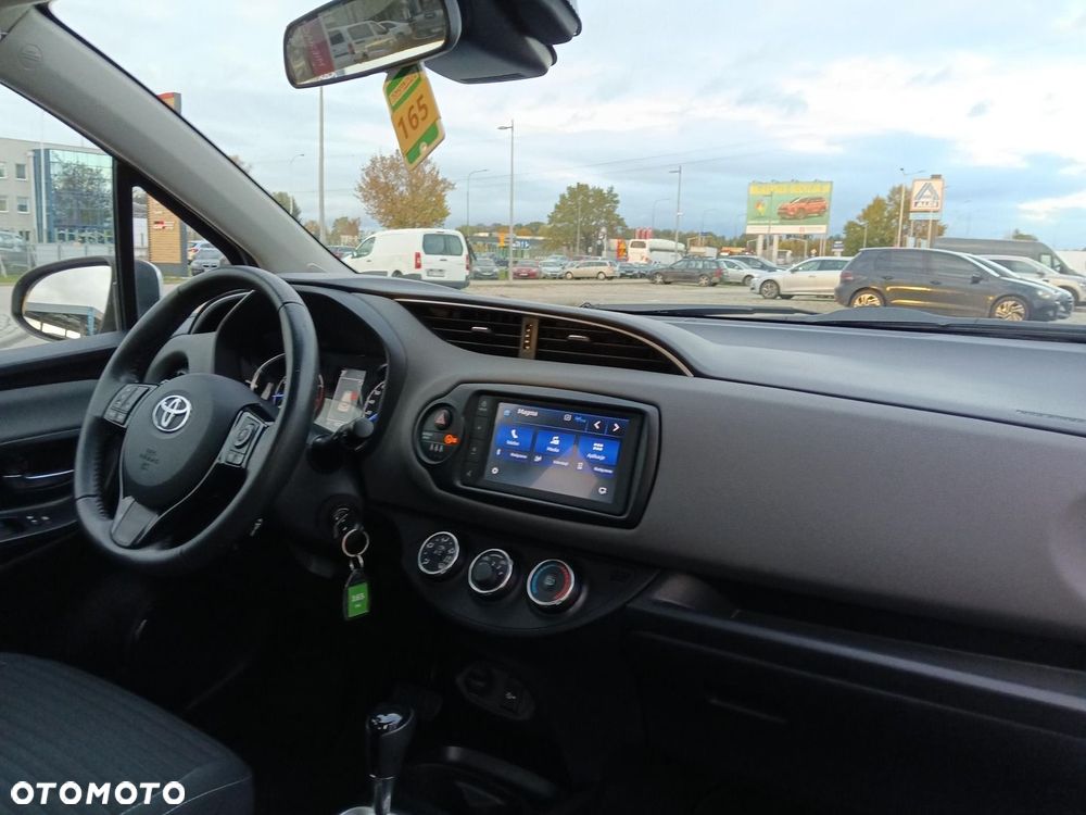 Toyota Yaris 1.5 Premium CVT - 11