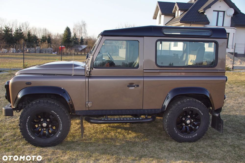 Land Rover Defender - 8