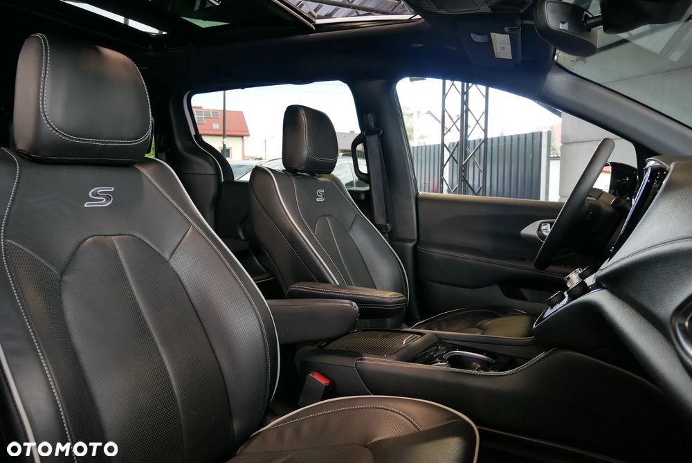 Chrysler Pacifica - 11