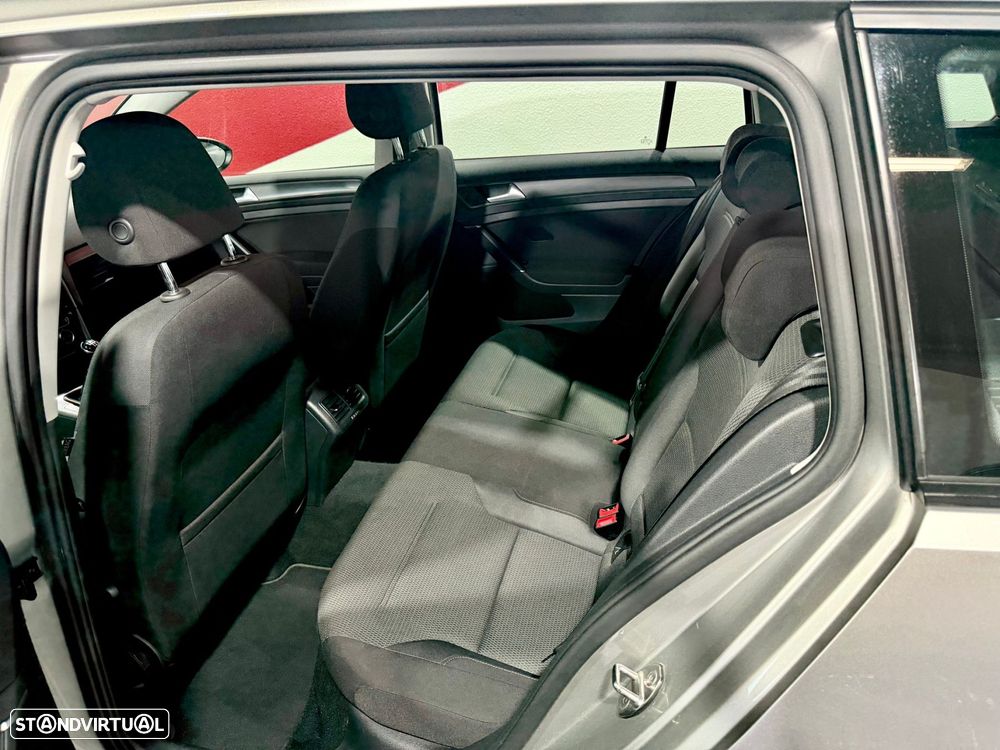 VW Golf Variant 1.6 TDi Confortline - 21