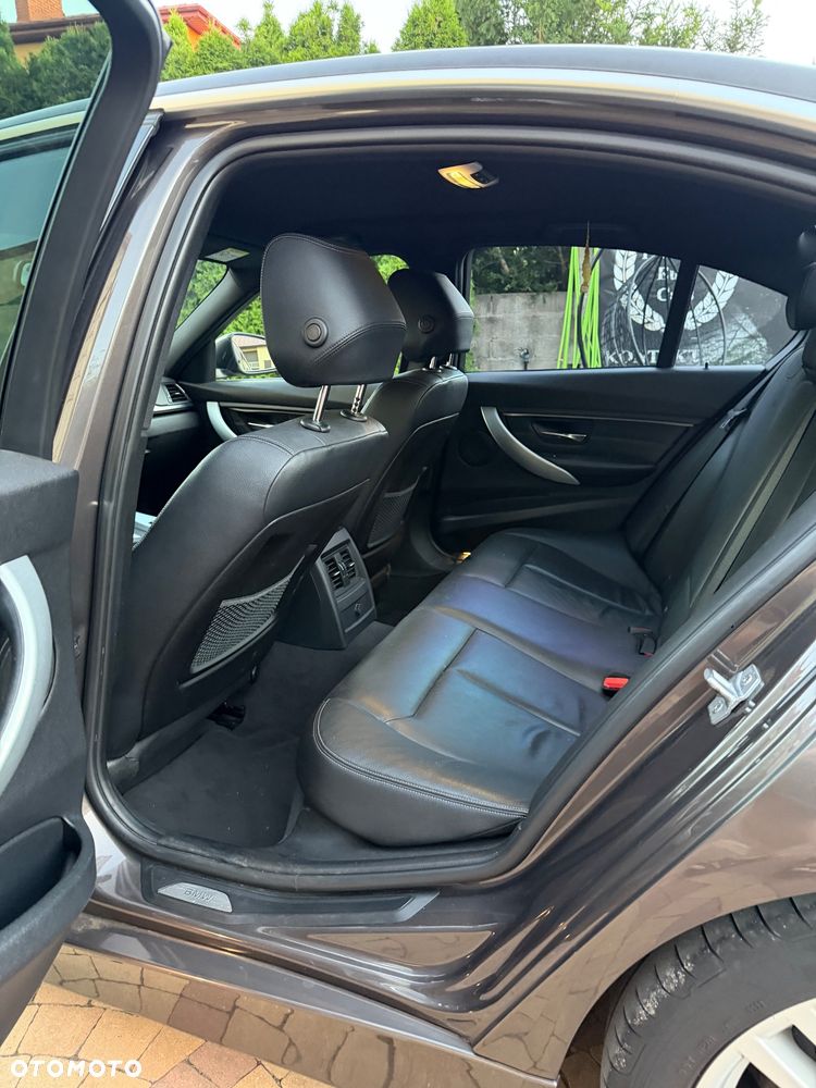 BMW Seria 3 320d Efficient Dynamic Edition Modern Line - 25