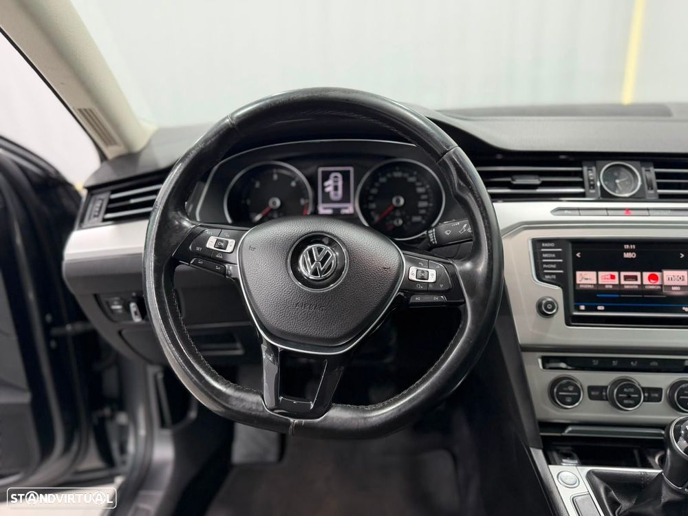 VW Passat 1.6 TDI BlueMotion - 9