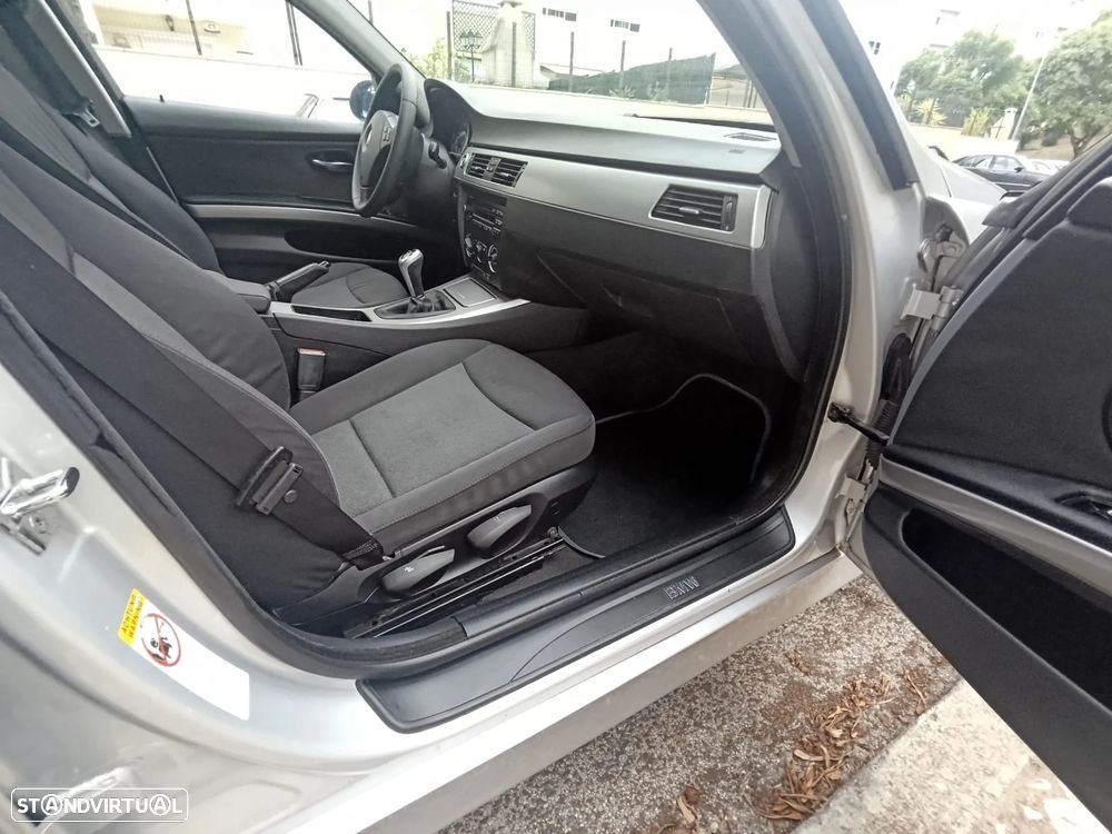 BMW 320 d Sport - 30