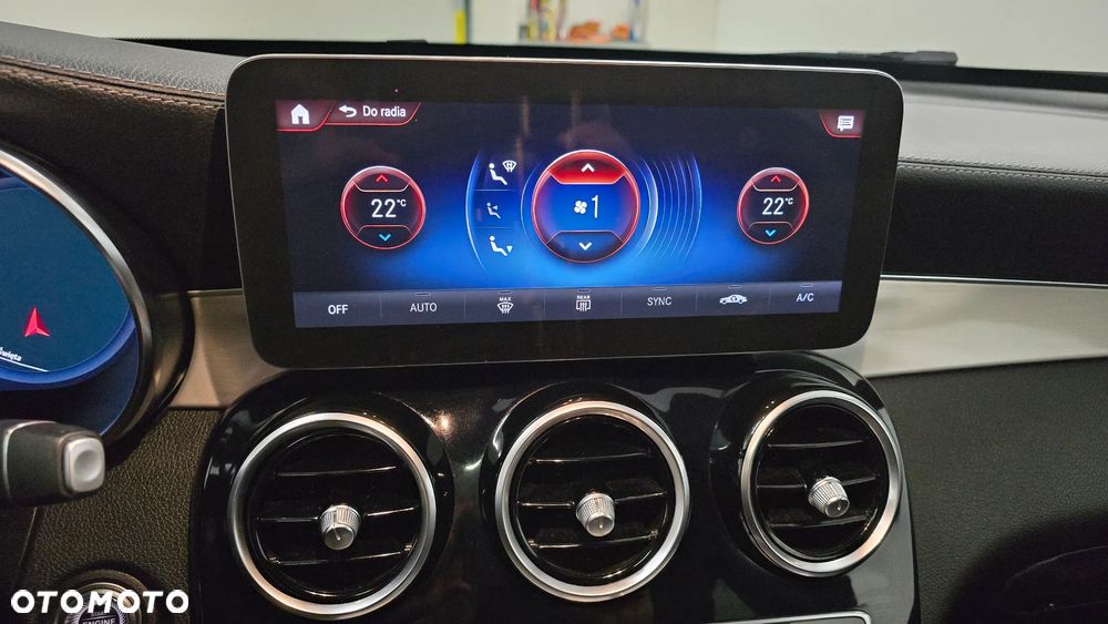 Mercedes-Benz GLC 300 d 4Matic 9G-TRONIC AMG Line Plus - 29