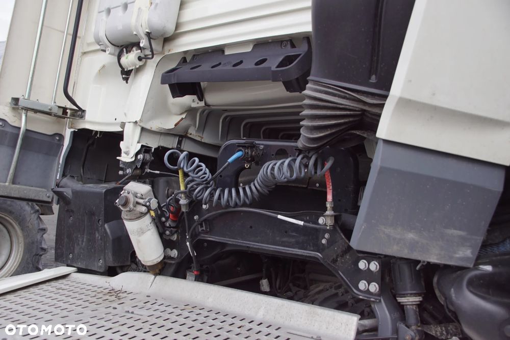 Auto na części - DAF XF 480 FT 12.9 483 KM MX-13 12TX2210 TD 2021R Silnik Skrzynia Drzwi Kabina Siodło Lusterko Klamka Szyba Lampa Deska Kokpit Sterownik Moduł Czujnik Panel Kierownica - 13