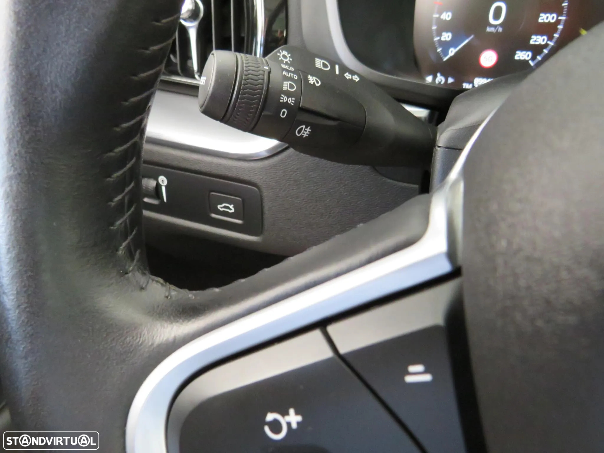 Volvo XC 60 2.0 D4 Momentum Plus Geartronic - 20