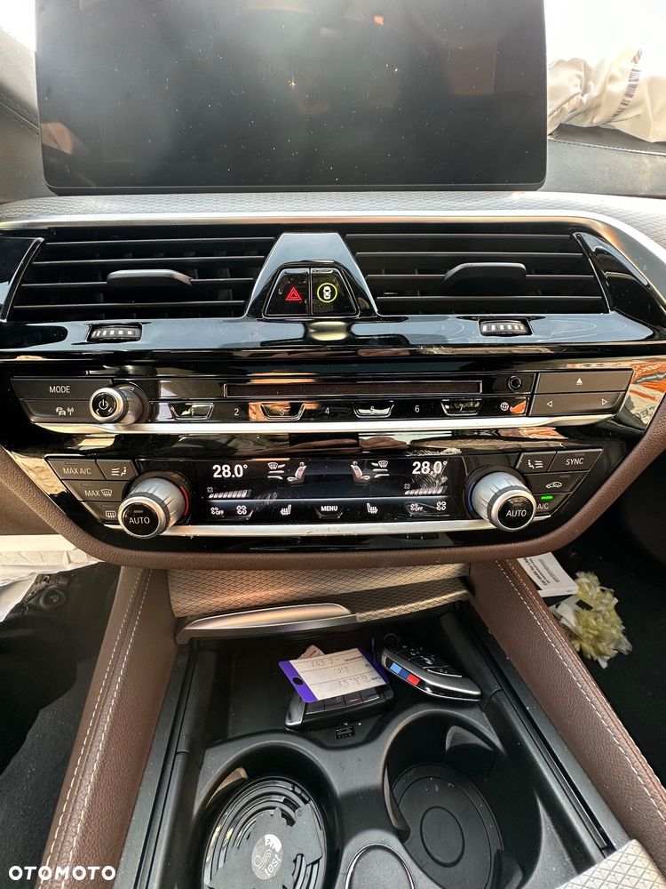 BMW Seria 5 M550i xDrive sport - 22